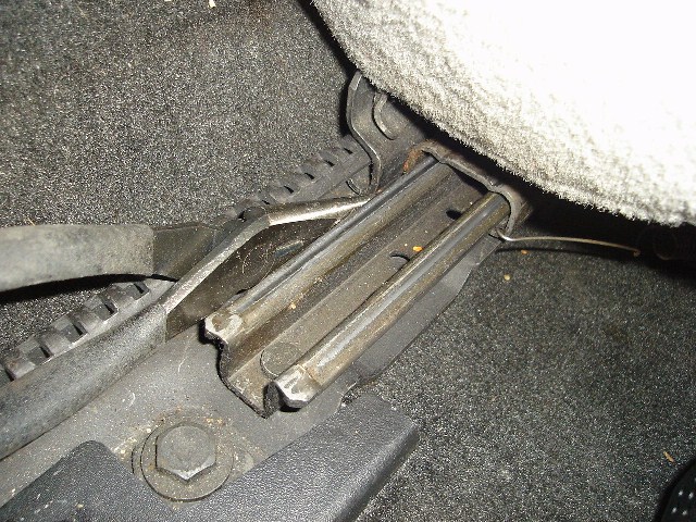Needlenose in the seat track