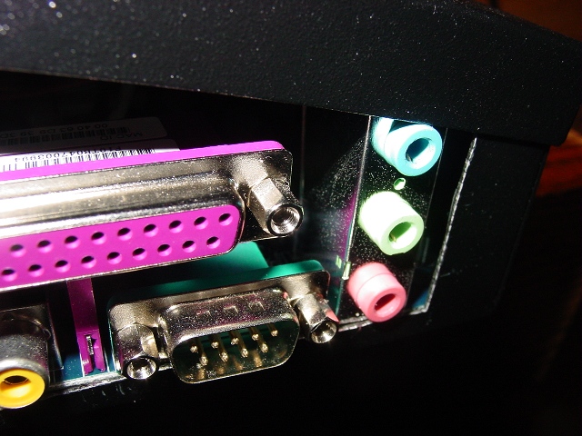 Audio jack blocking closing lid